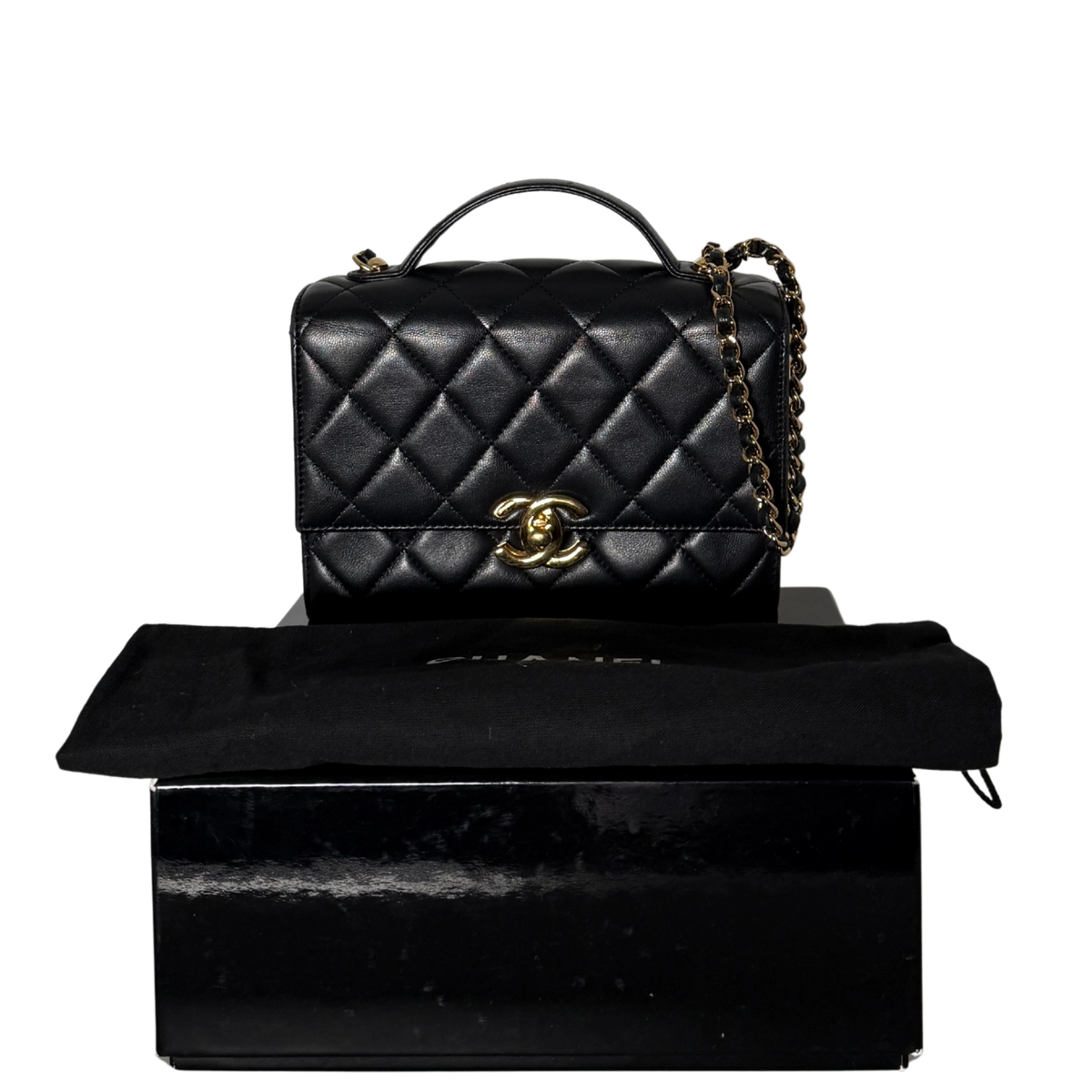 Chanel Matelassé Schultertasche mit goldener Hardware Schwarz / sehr gut Chanel