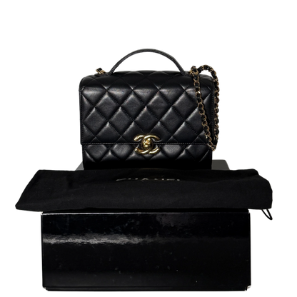Chanel Matelassé Schultertasche mit goldener Hardware Schwarz / sehr gut Chanel