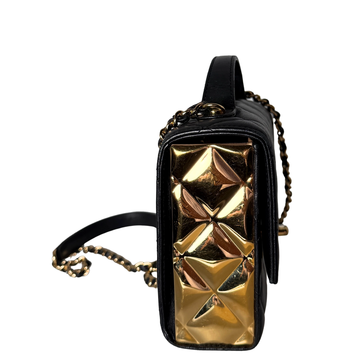 Chanel Matelassé Schultertasche mit goldener Hardware Schwarz / sehr gut Chanel