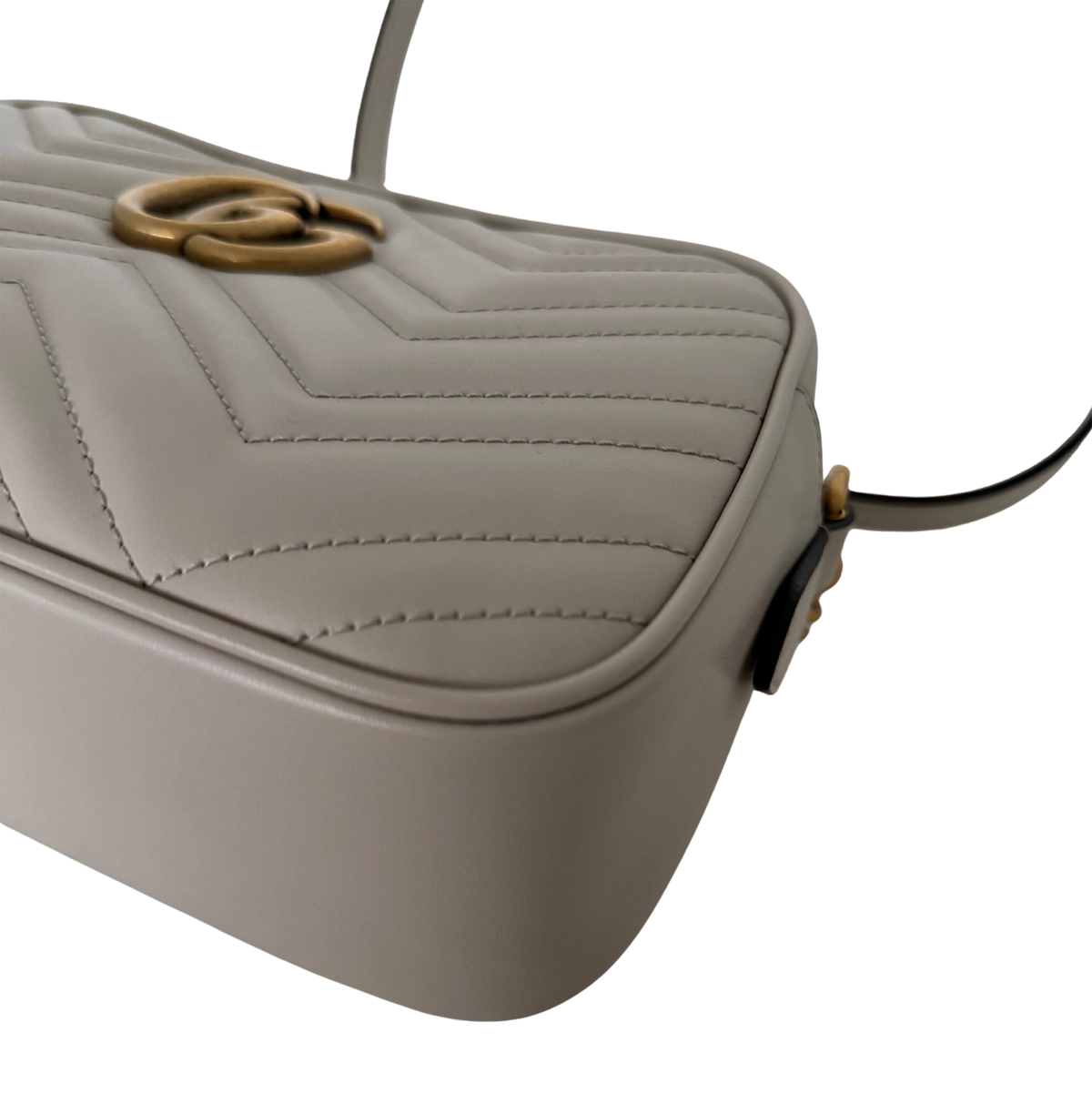 Gucci GG Marmont Camerabag klein hellgrau Leder / neuwertig Gucci