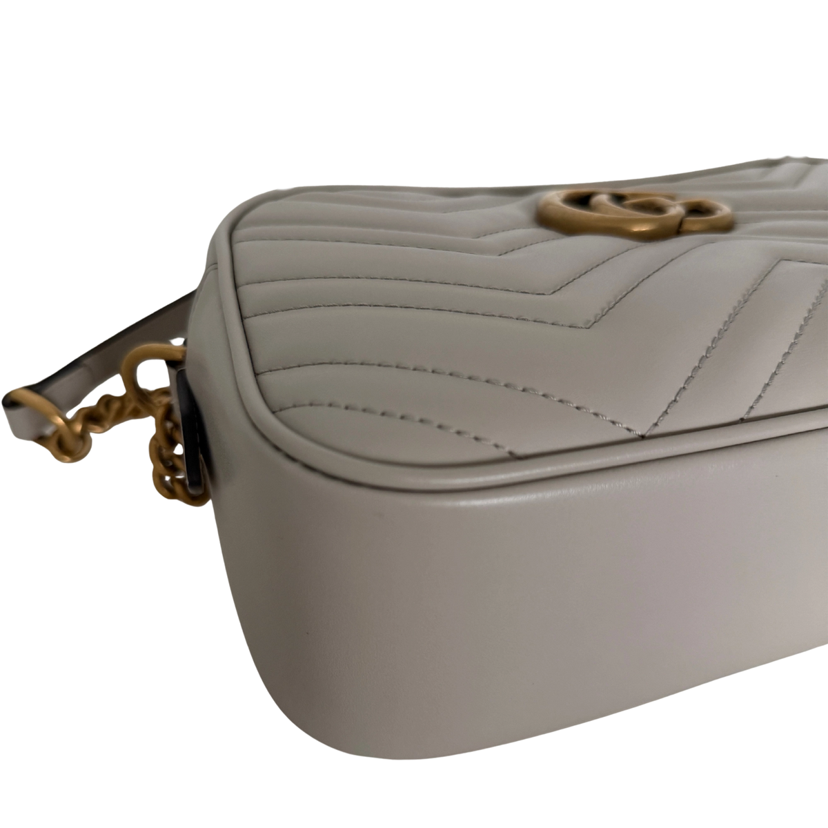 Gucci GG Marmont Camerabag klein hellgrau Leder / neuwertig Gucci