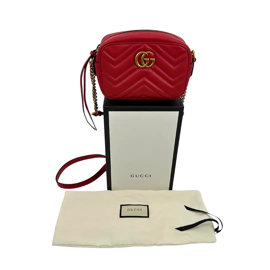 Gucci kleine GG Marmont Schultertasche aus Matelassé rot Fullset / neuwertig Gucci