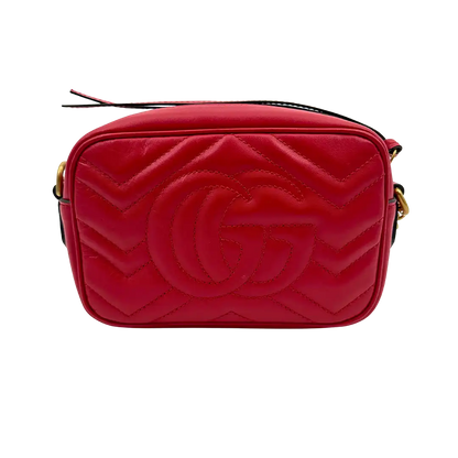 Gucci kleine GG Marmont Schultertasche aus Matelassé rot Fullset / neuwertig Gucci