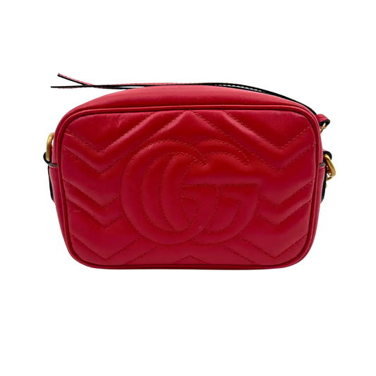 Gucci kleine GG Marmont Schultertasche aus Matelassé rot Fullset / neuwertig Gucci