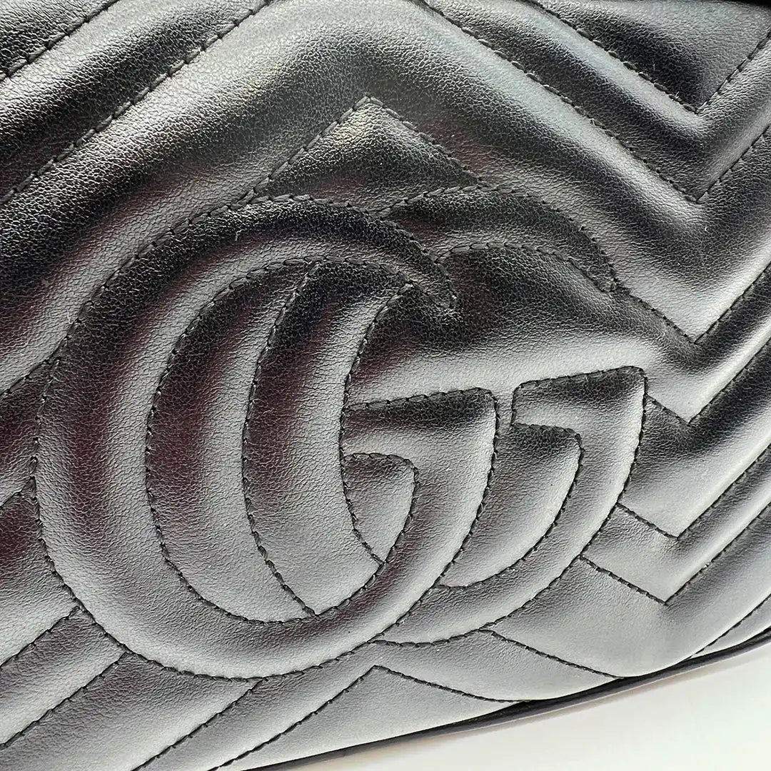 Gucci GG Marmont Kamera-Schultertasche schwarz / neuwertig Echtheitscheck