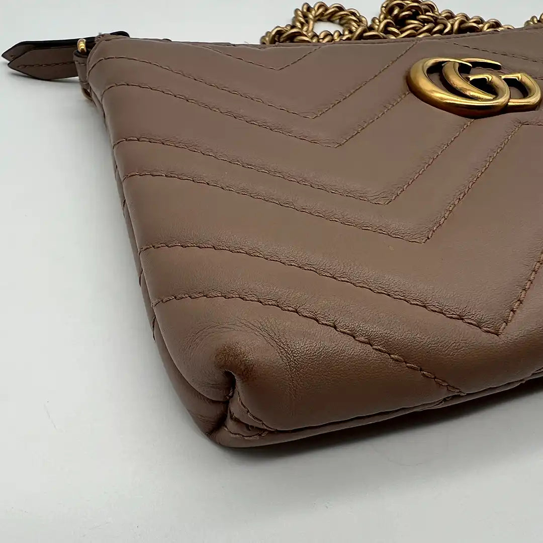 Gucci GG Marmont Matelasse Walle on Chain Mini Tasche mit Kette / gut Gucci