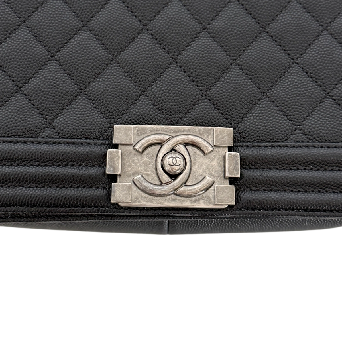 Chanel Boy Medium Kaviarleder Schwarz Fullset / neuwertig Chanel