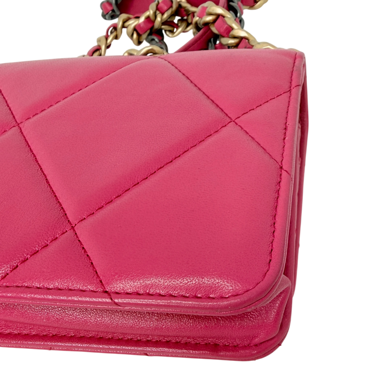 Chanel 19 Wallet On Chain WOC Lammleder Pink Fuchsia Gold Silber Chanel