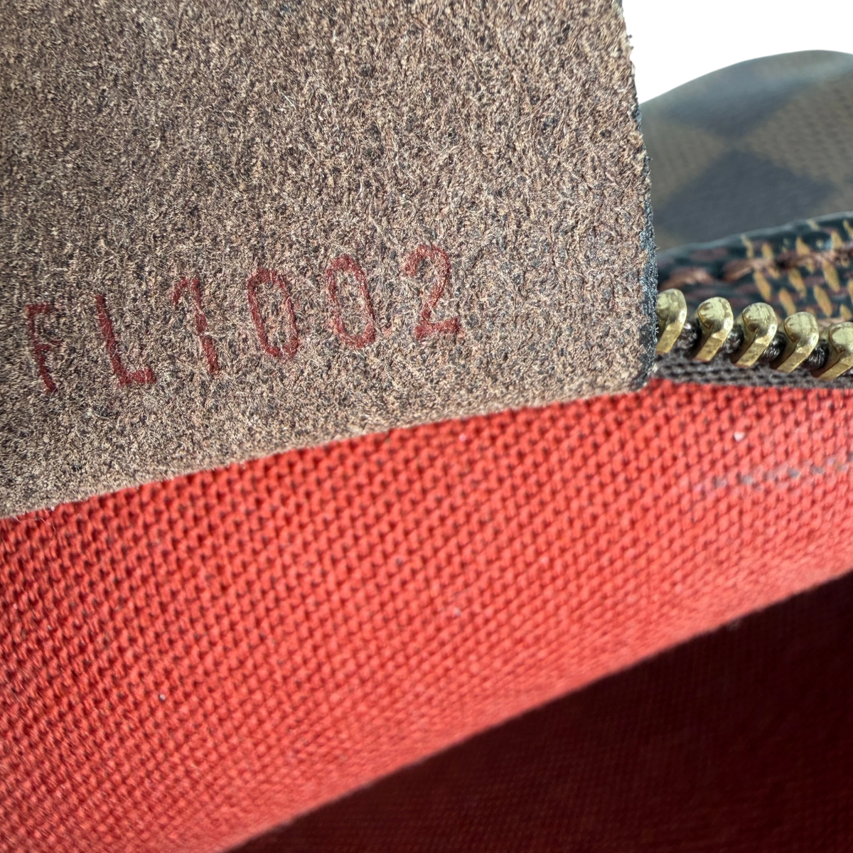 Louis Vuitton Pochette Accessoires Damier Ebène Canvas Braun Gold Louis Vuitton
