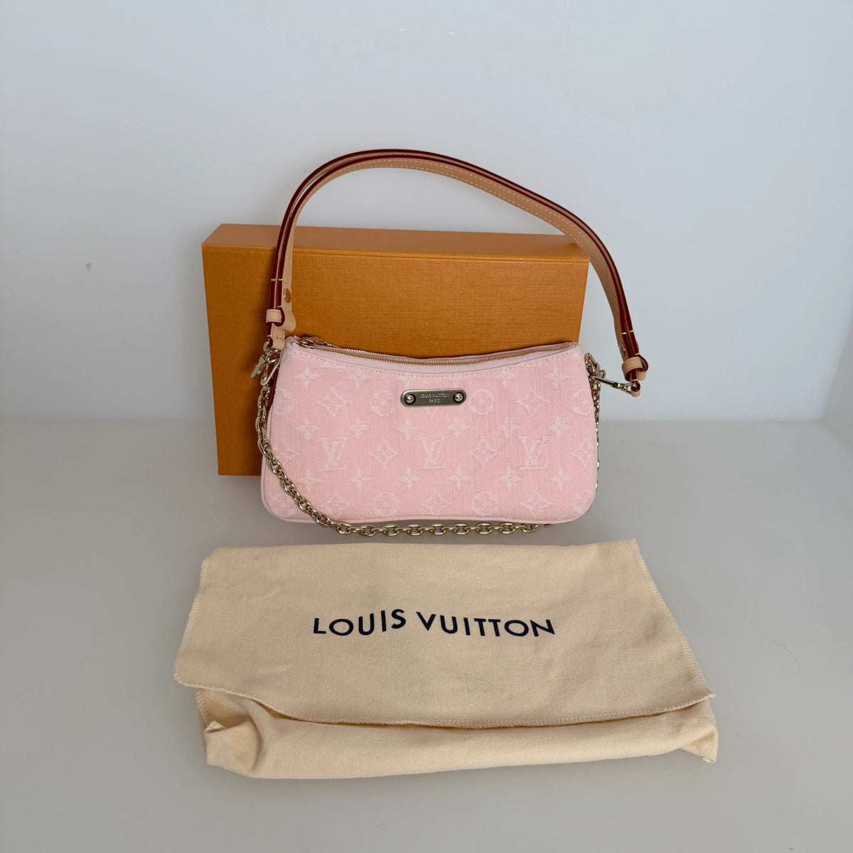 Louis Vuitton Pochette Liv Monogram Denim Washed Pink Gold – Ansicht 10
