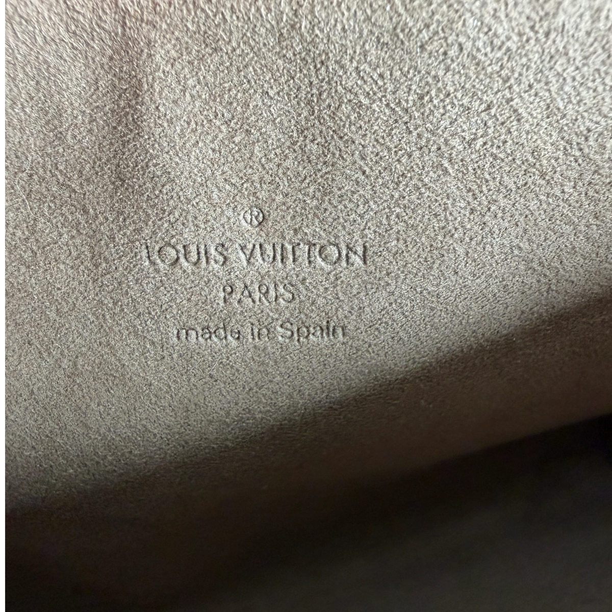 Louis Vuitton Pochette Accessoires Multicolore Schwarz Nieten Gold – Ansicht 7