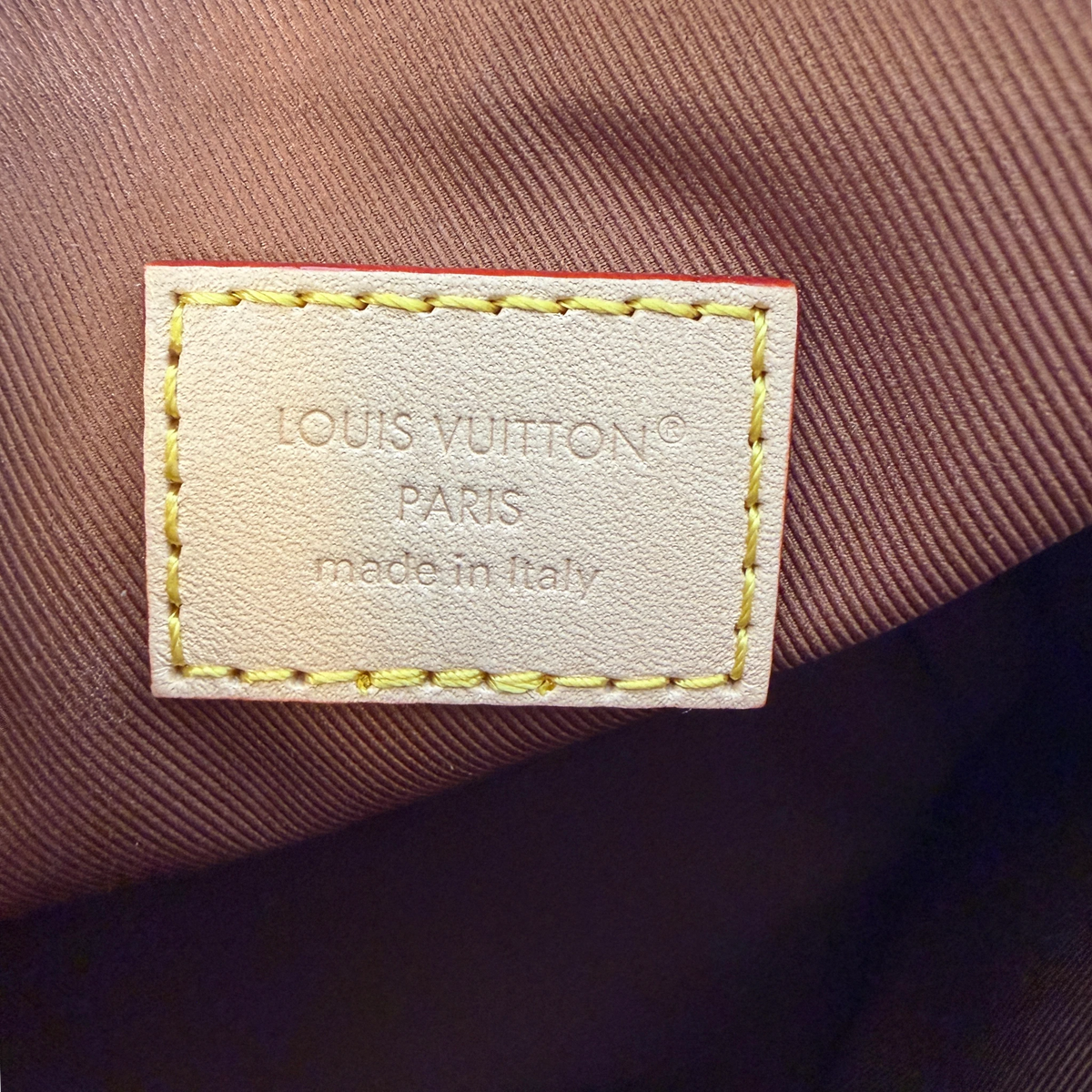 Louis Vuitton Multipass Mini Monogram Canvas Crossbody Bruin Goud