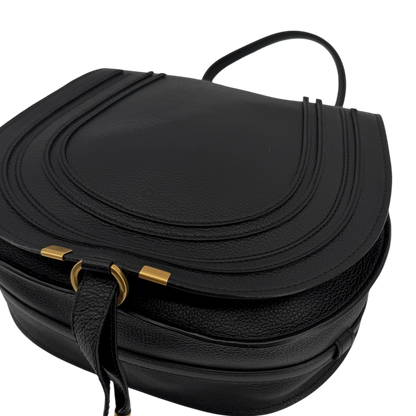 Chloé Marcie Medium Saddle Bag Genarbtes Kalbsleder Schwarz Gold – Ansicht 7