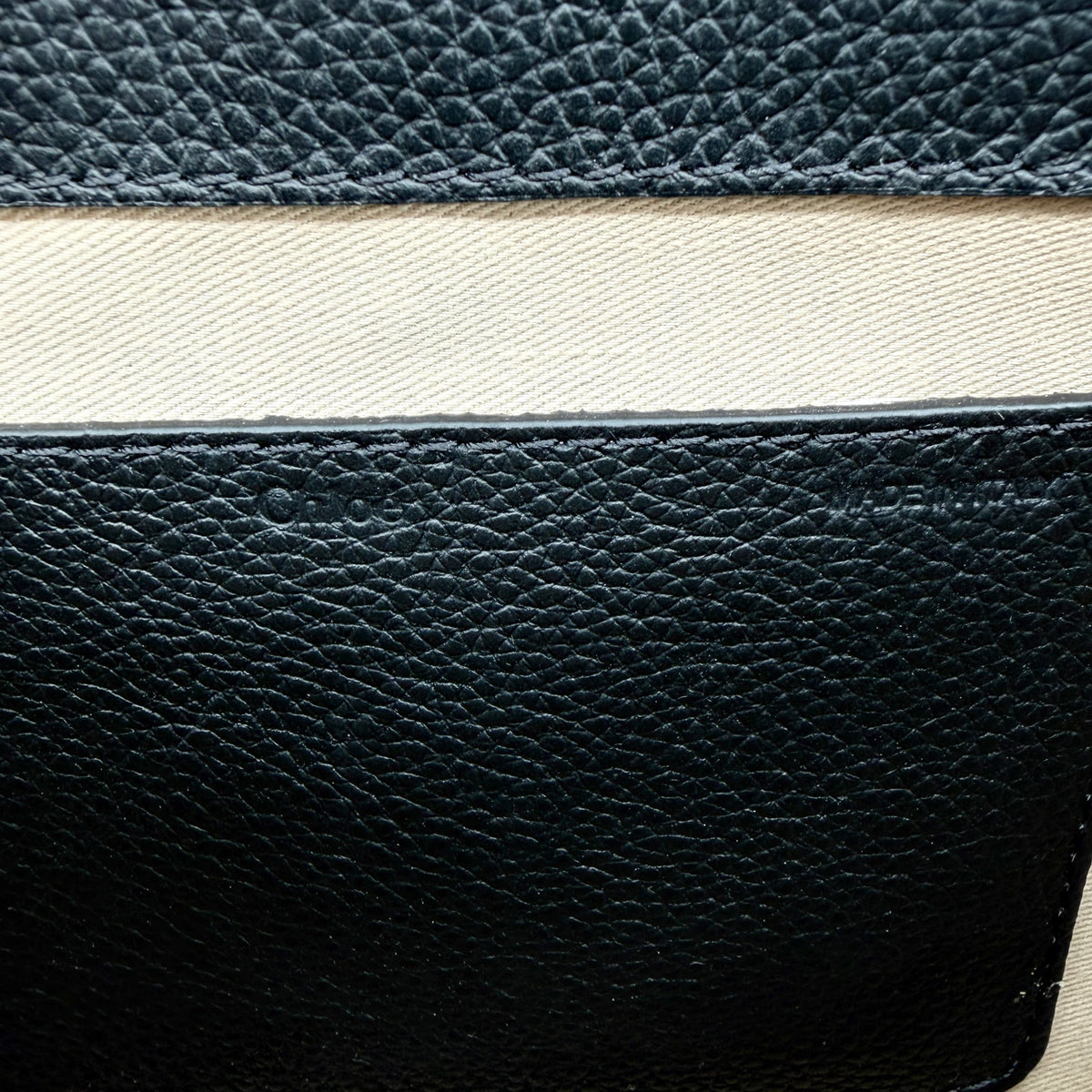 Chloé Marcie Medium Saddle Bag Genarbtes Kalbsleder Schwarz Gold – Ansicht 8