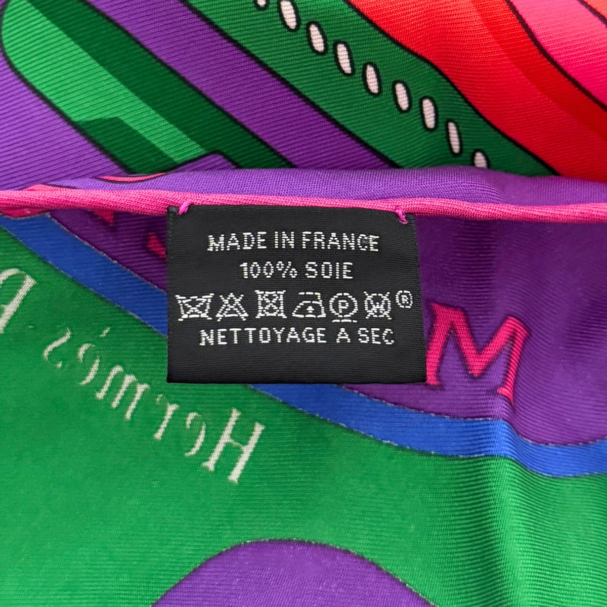 Hermès Dreieckstuch Moderne Rot Pink / neuwertig Hermès