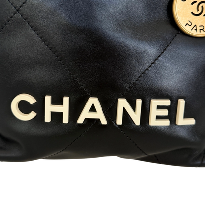 Chanel Kleine Chanel 22 Tasche Schwarz aus Kalbsleder goldene Hardware / neuwertig Chanel