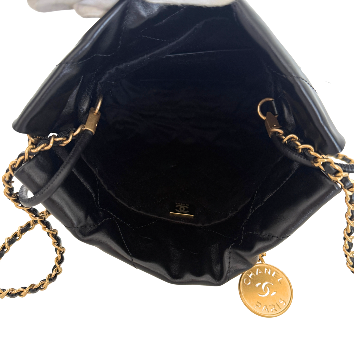 Chanel Kleine Chanel 22 Tasche Schwarz aus Kalbsleder goldene Hardware / neuwertig Chanel