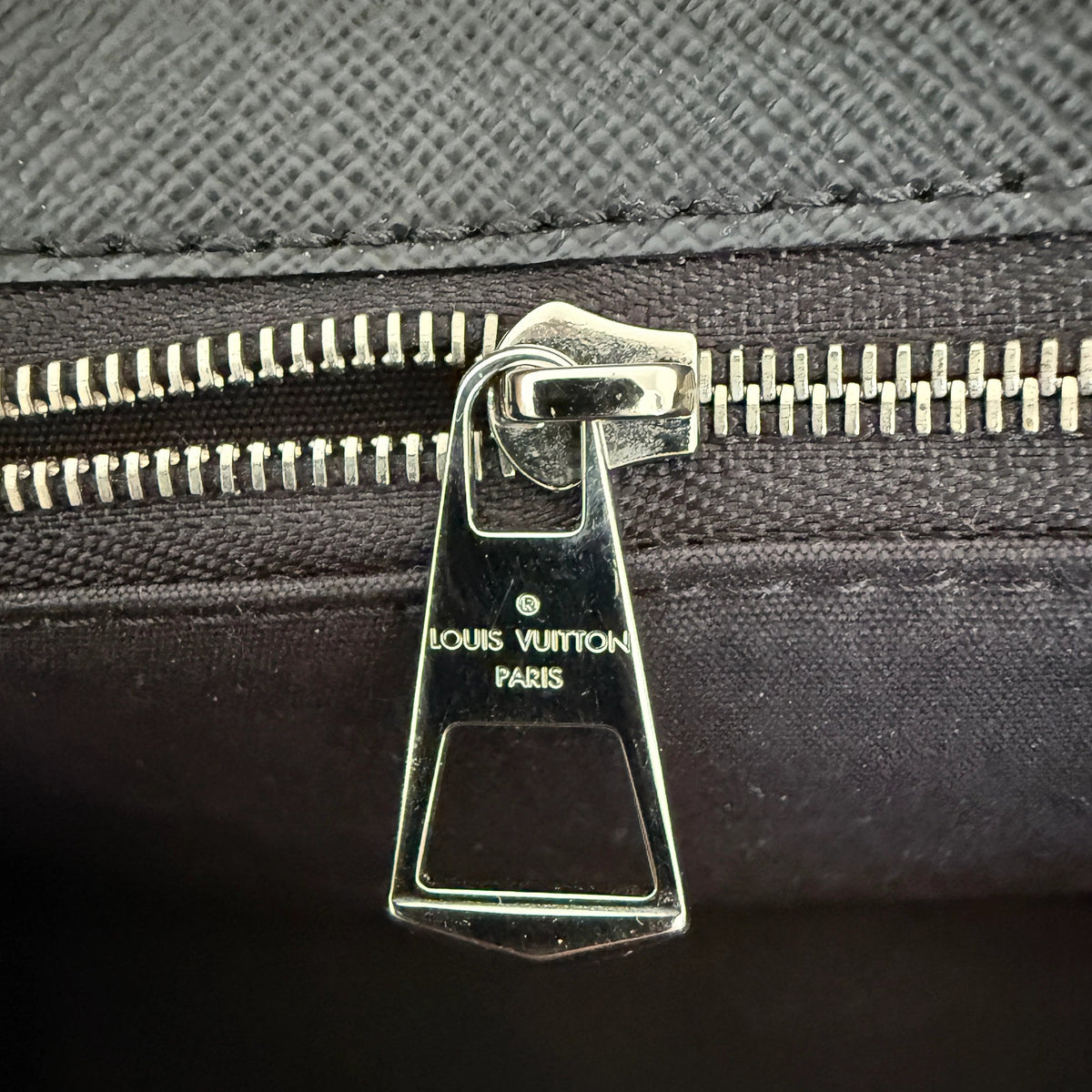 Louis Vuitton Cléry Umhängetasche aus Epi-Leder Schwarz / sehr gut Louis Vuitton