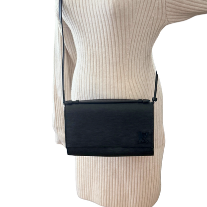 Louis Vuitton Cléry Umhängetasche aus Epi-Leder Schwarz / sehr gut Louis Vuitton