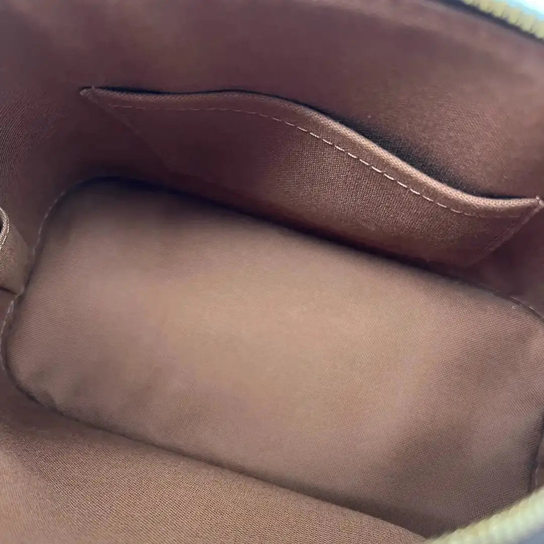 Louis Vuitton Alma BB innen