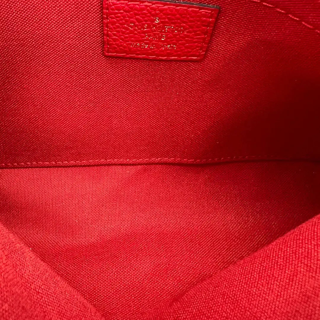 Louis Vuitton Pallas Clutch innen