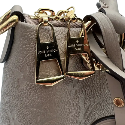 Louis Vuitton V Tote MM Monogram Tourterelle Empreinte Leder grau / neuwertig Louis Vuitton