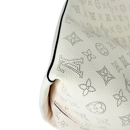 Louis Vuitton Carmel Hobo Mahina leer Crème Beige zilver