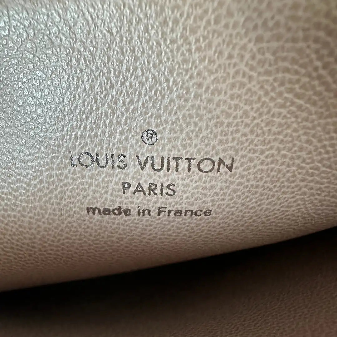 Louis Vuitton Coussin PM M23056 schwarz / silber Hardware / neuwertig Louis Vuitton