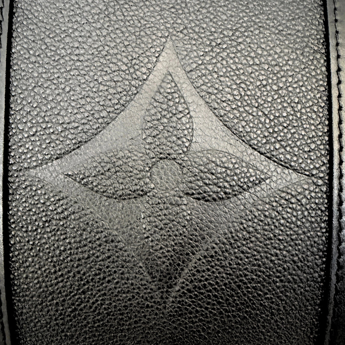 Louis Vuitton Keepall 45 Bandouliere Empreinte Giant Leder schwarz / neuwertig Louis Vuitton