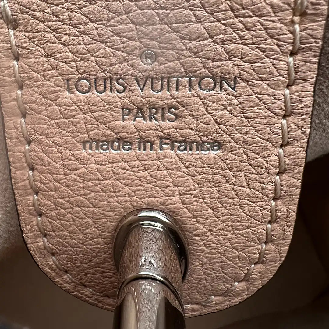 Louis Vuitton Lockme Hobo Leder Schultertasche beige M44330 / neuwertig Louis Vuitton
