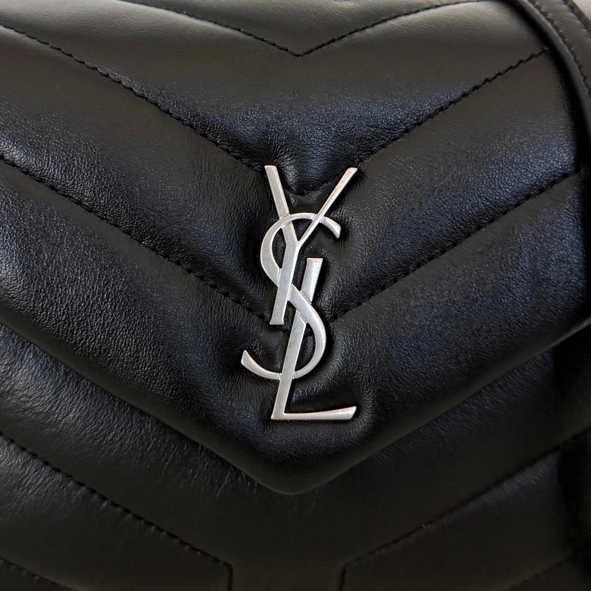 Saint Laurent Loulou Toy Schwarz silberne Hardware / neuwertig Saint Laurent