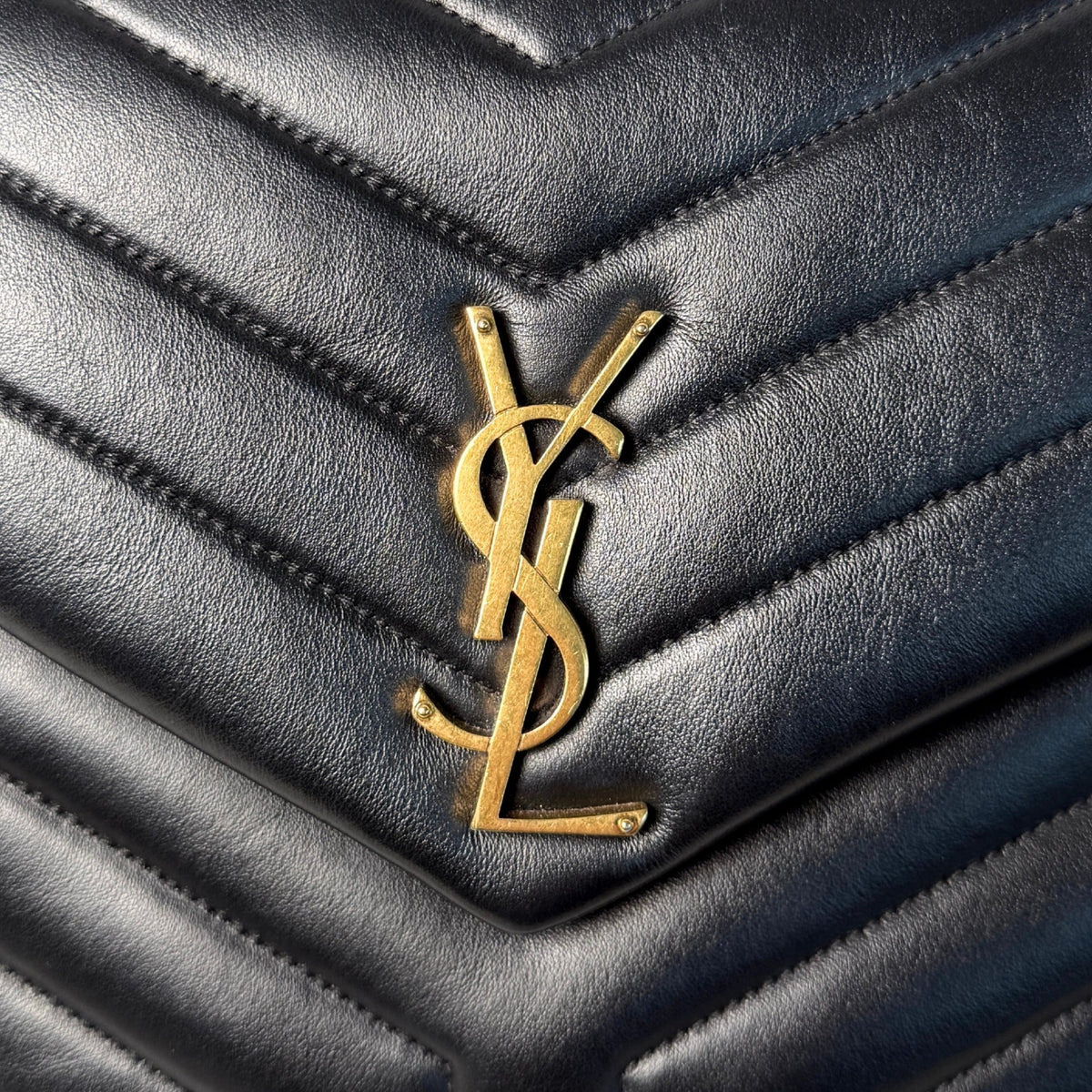 Saint Laurent YSL LouLou Medium Leder Schwarz goldene Hardware / sehr gut Saint Laurent
