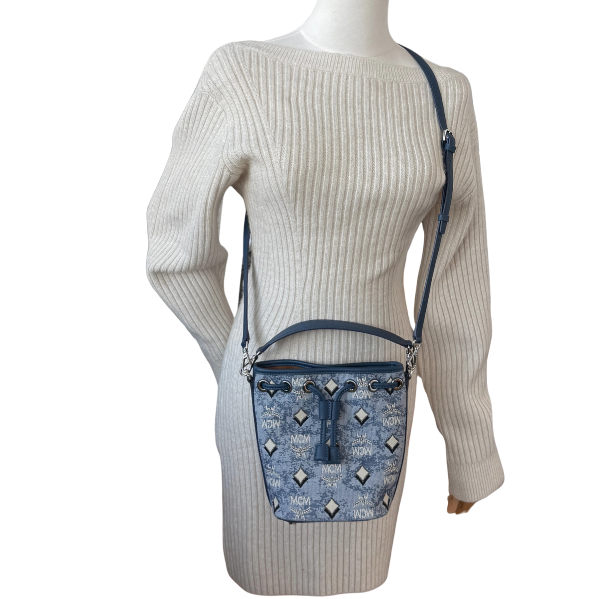 MCM Mini Dessau Kordelzugtasche in Denim-Jacquard Blau / neuwertig MCM