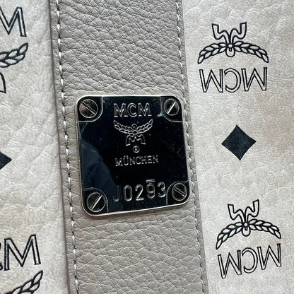 MCM Liz Wendeshopper Beige Visetos mit großer abnehmbare Pouch / neuwertig MCM