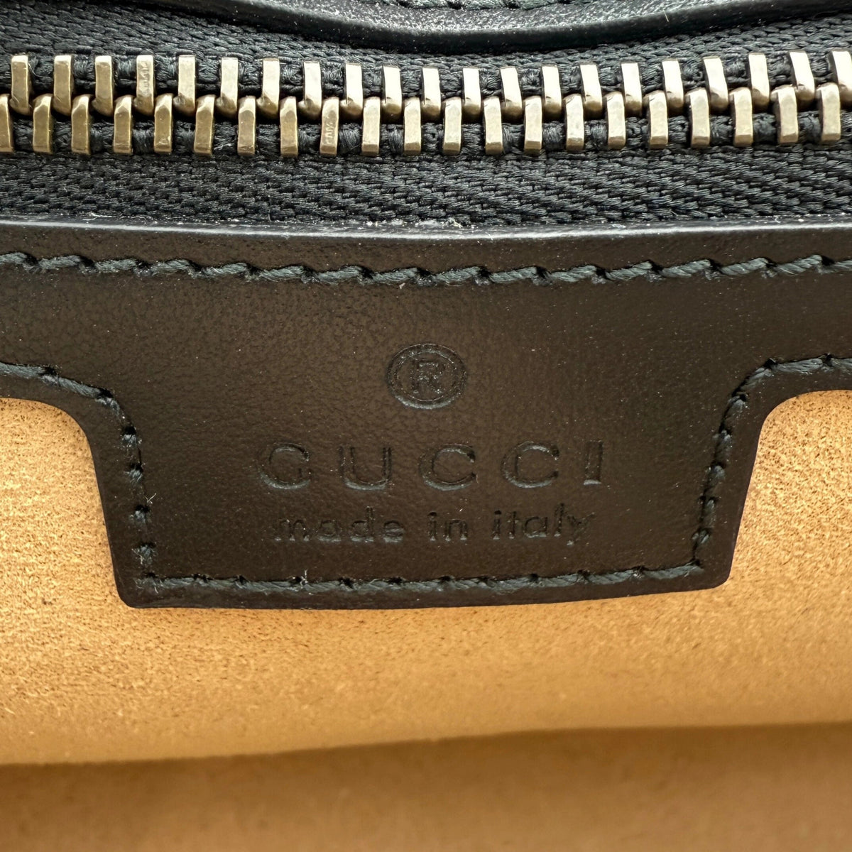 Gucci Kleine GG Marmont Schultertasche Schwarz / neuwertig Gucci