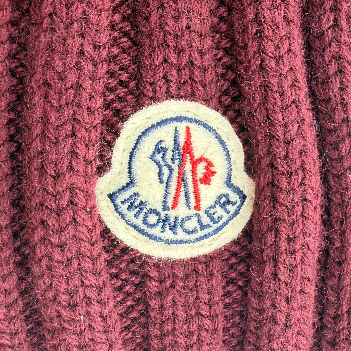 Moncler ribbed wool knit scarf in burgundy / very good