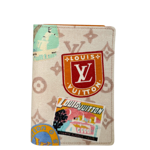 Louis Vuitton Louis Vuitton The Flight Mode Paspoorthoes Dune Beige