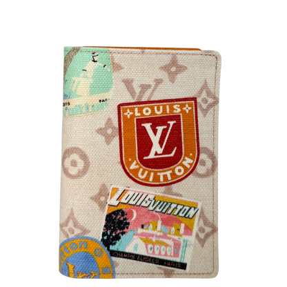 Louis Vuitton Louis Vuitton The Flight Mode Paspoorthoes Dune Beige