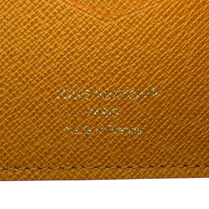 Louis Vuitton Louis Vuitton The Flight Mode Paspoorthoes Dune Beige