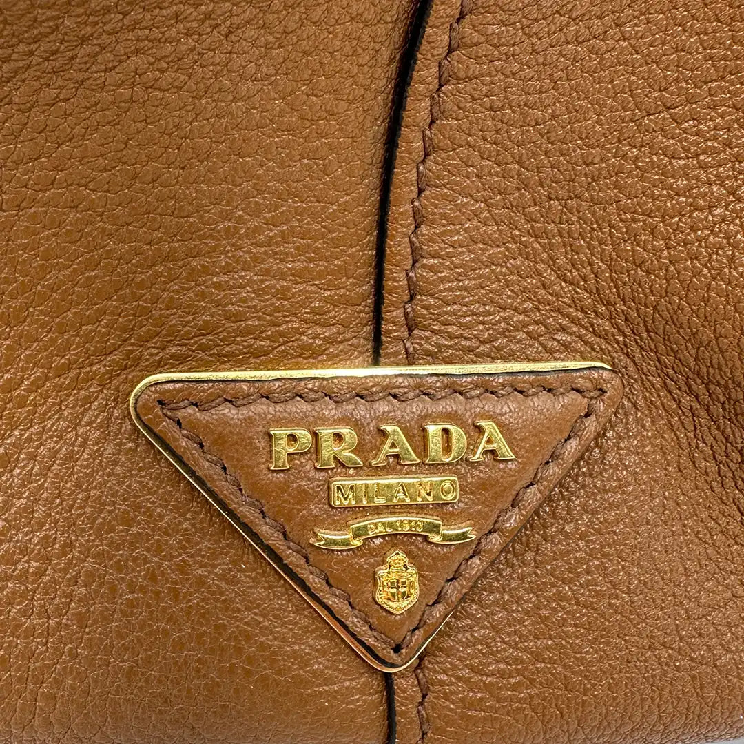 Prada Hobo Schultertasche 1BC051 Leder braun / neuwertig Prada