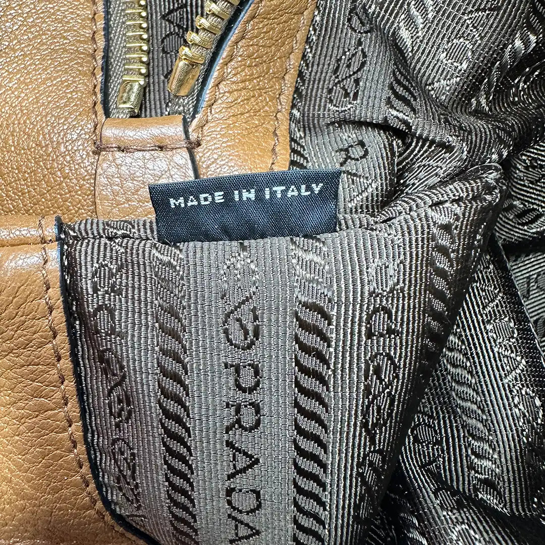 Prada Hobo Schultertasche 1BC051 Leder braun / neuwertig Prada