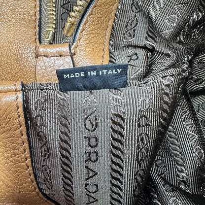 Prada Hobo Schultertasche 1BC051 Leder braun / neuwertig Prada