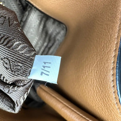 Prada Hobo Schultertasche 1BC051 Leder braun / neuwertig Prada