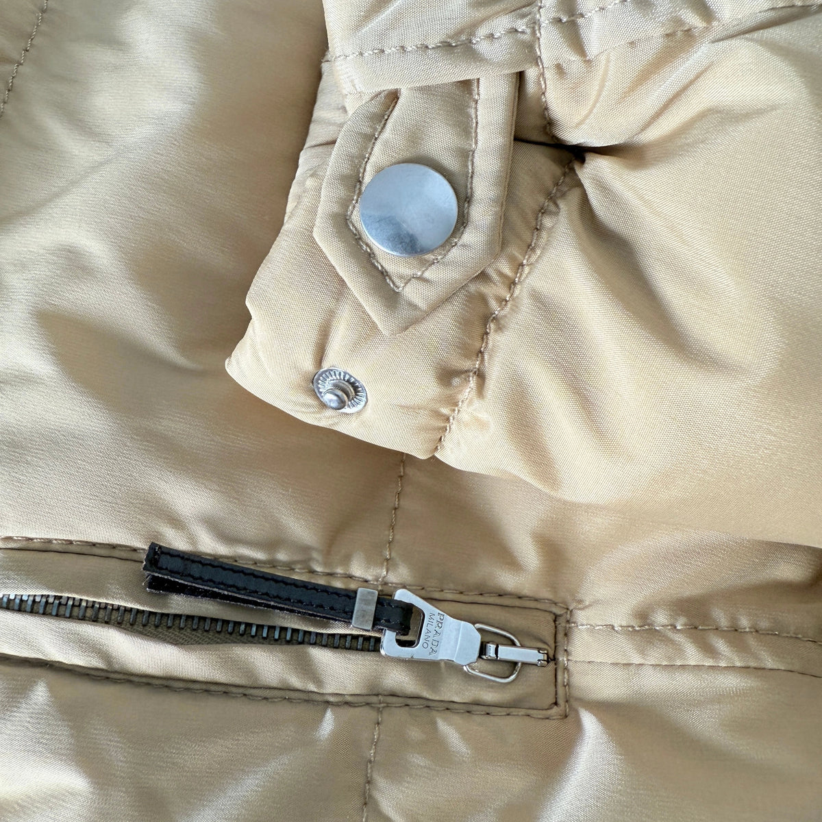 Prada donsjas maat 44 beige