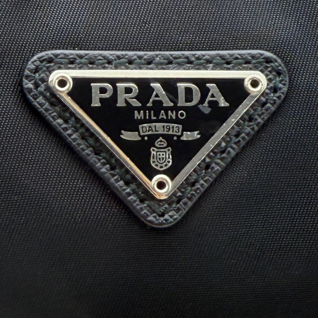 Prada Re-Edition 2005 aus Re-Nylon Schwarz / neuwertig Prada