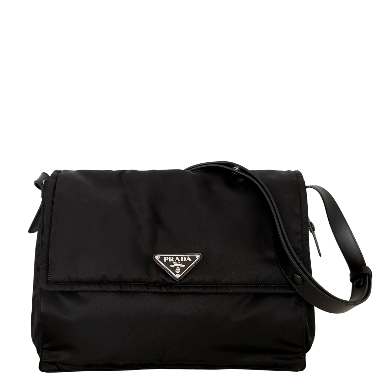 Prada Traveller Große Schultertasche aus Re-Nylon schwarz / neuwertig Prada