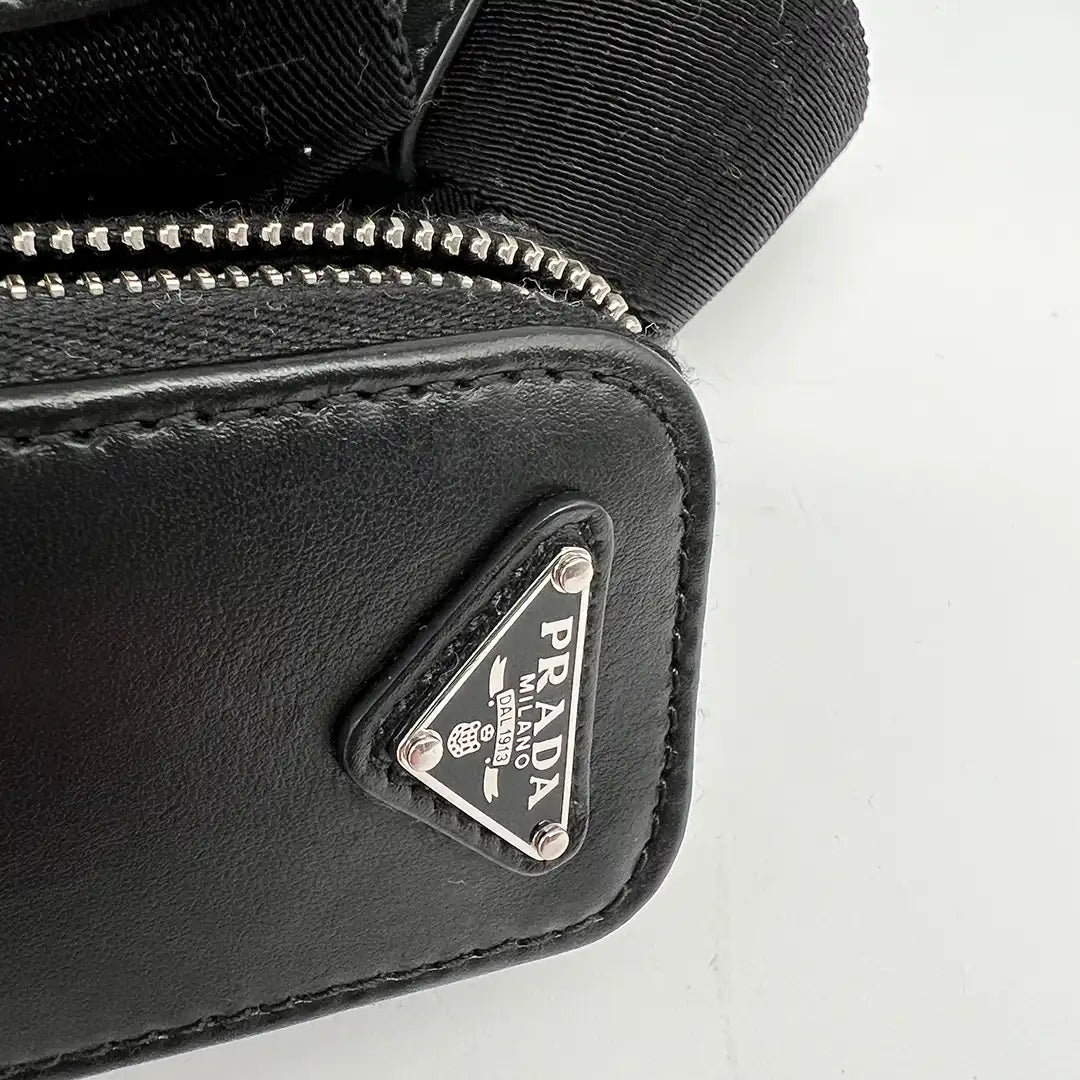 Prada Re-Nylon Traingle Crossbody Tasche schwarz / sehr gut Echtheitscheck