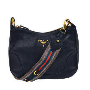 Prada Vitello Daino Hobotas met rits zwart