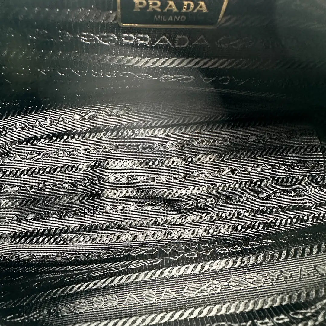 Prada Re-Edition 2005 Nylontasche schwarz gold Fullset / neu Prada