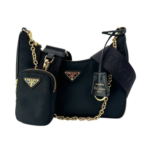 Prada Re-Edition 2005 Nylon tas zwart goud